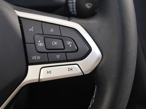 Used 2022 Volkswagen Tiguan SE w/ Panoramic Sunroof Package image 38