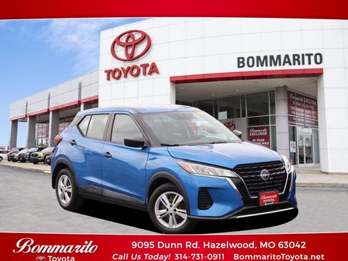 Used 2022 Nissan Kicks S FWD image 1
