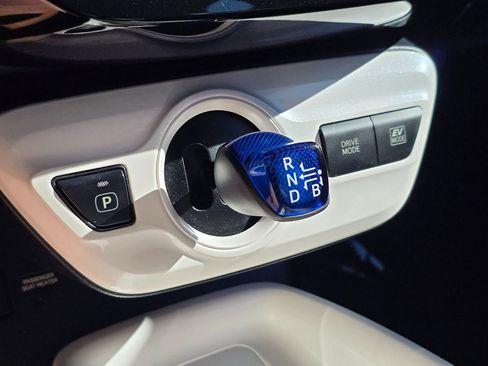 Used 2017 Toyota Prius Four Touring w/ Carpet Mat Package image 31