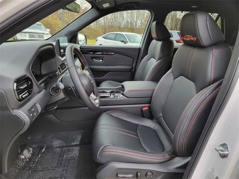 New 2025 Honda Pilot TrailSport image 13