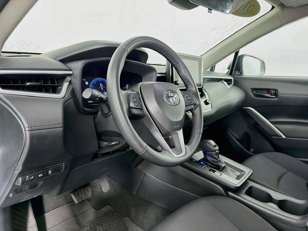 Used 2026 Toyota Corolla Cross LE FWD image 14