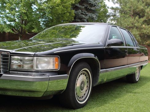 Used 1996 Cadillac Fleetwood Brougham RWD image 13