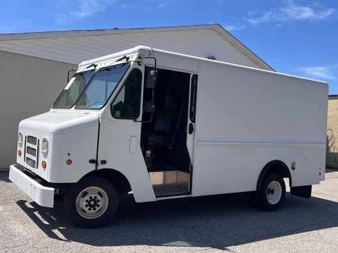 Used 2014 Ford E-350 and Econoline 350 Super Duty w/ A/C Prep Package RWD image 2