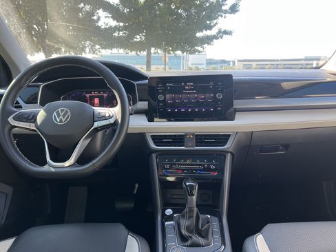 Certified 2025 Volkswagen Taos SEL image 28