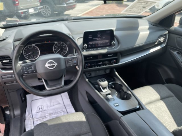 Used 2025 Nissan Rogue SV FWD image 19