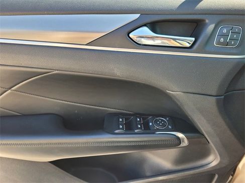 Used 2019 Lincoln MKC Premiere image 22