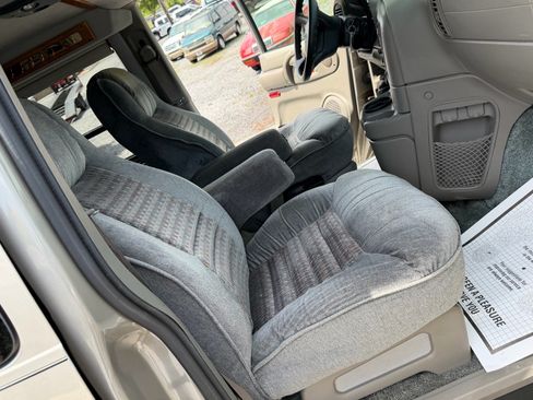 Used 2003 Chevrolet Astro RWD image 32