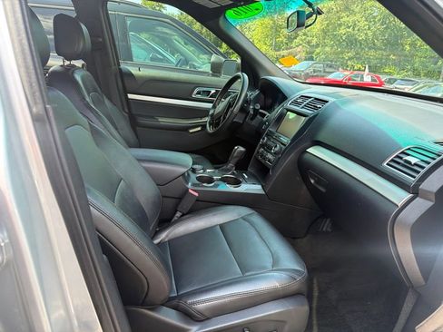 Used 2016 Ford Explorer XLT w/ Equipment Group 202A AWD/4WD image 5