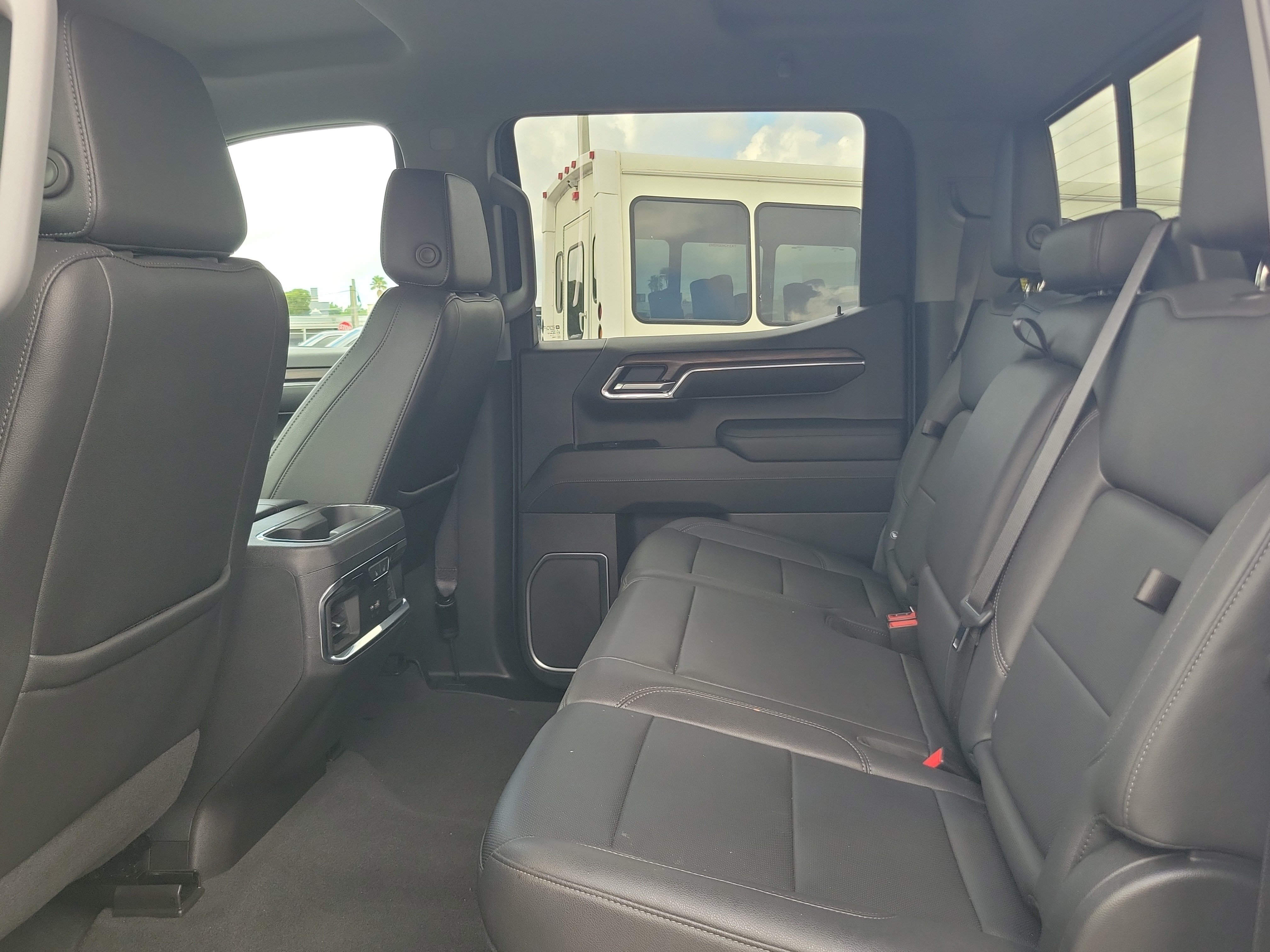 Used 2023 GMC Sierra 1500 SLT w/ SLT Premium Package AWD/4WD image 13