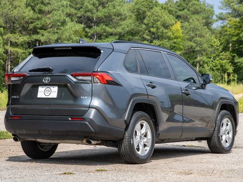 Used 2021 Toyota RAV4 XLE FWD image 6