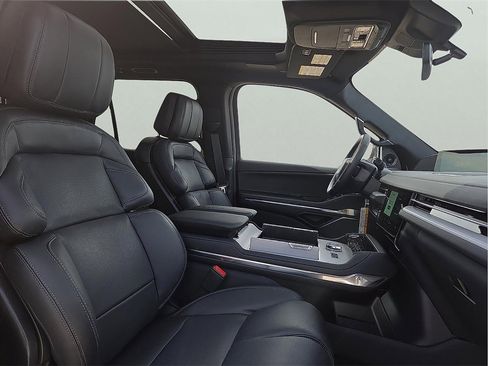 New 2026 Lincoln Navigator Reserve w/ Jet Appearance Package image 10