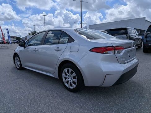 Used 2025 Toyota Corolla LE FWD image 5