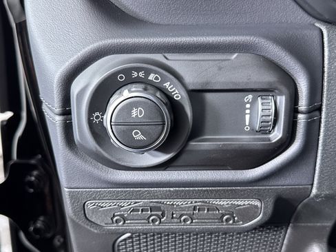 New 2025 Jeep Gladiator Sport image 23