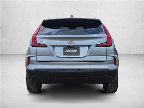 Used 2024 Cadillac XT4 Luxury w/ Cold Weather Package FWD image 7