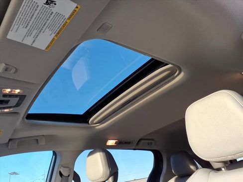 Certified 2022 Toyota Sienna XLE image 13