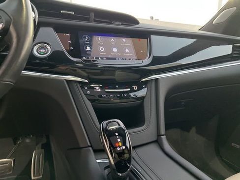 Used 2023 Cadillac XT6 Sport w/ Technology Package image 19