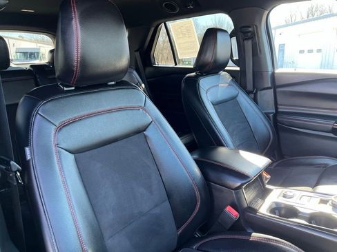 Used 2024 Ford Explorer ST-Line w/ Class IV Trailer Tow Package image 14