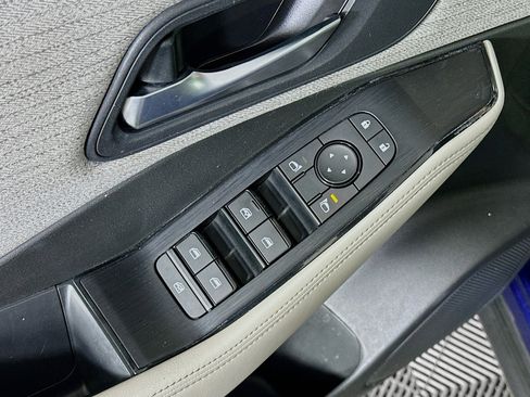 Used 2023 Nissan Rogue SV FWD image 15