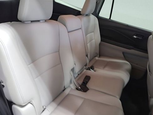 Used 2022 Honda Pilot Touring image 16