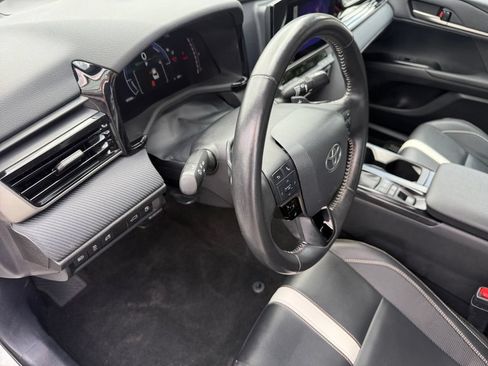 Used 2025 Toyota Camry SE FWD image 28