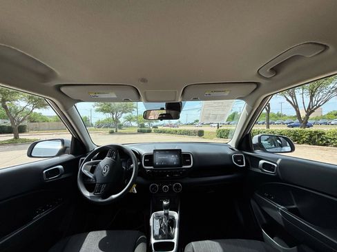 Used 2021 Hyundai Venue SE image 20