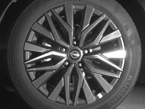 Used 2025 Nissan Altima 2.5 SV image 12