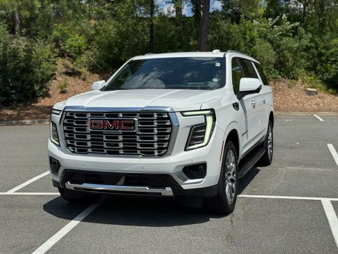 Used 2025 GMC Yukon XL Denali AWD/4WD image 3