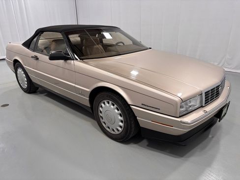 Used 1993 Cadillac Allante image 3