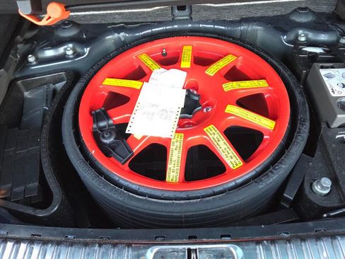 Used 2012 Volkswagen Touareg VR6 image 40