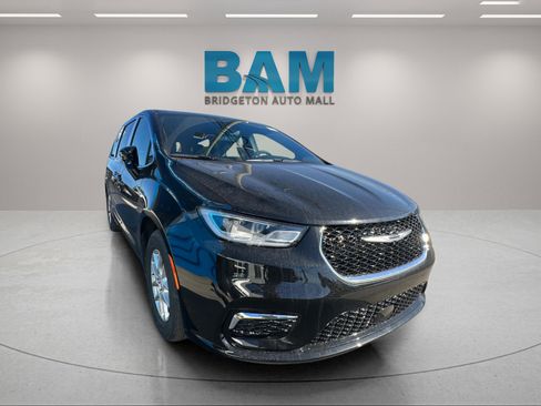 New 2026 Chrysler Pacifica Select image 8