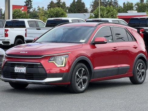 Used 2023 Kia Niro EX FWD image 9
