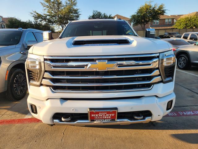 Used 2025 Chevrolet Silverado 2500 High Country w/ Technology Package AWD/4WD image 2