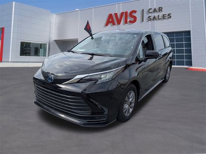 Used 2025 Toyota Sienna LE