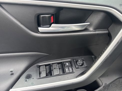 Used 2022 Toyota RAV4 XLE w/ XLE Grade Weather Package image 8