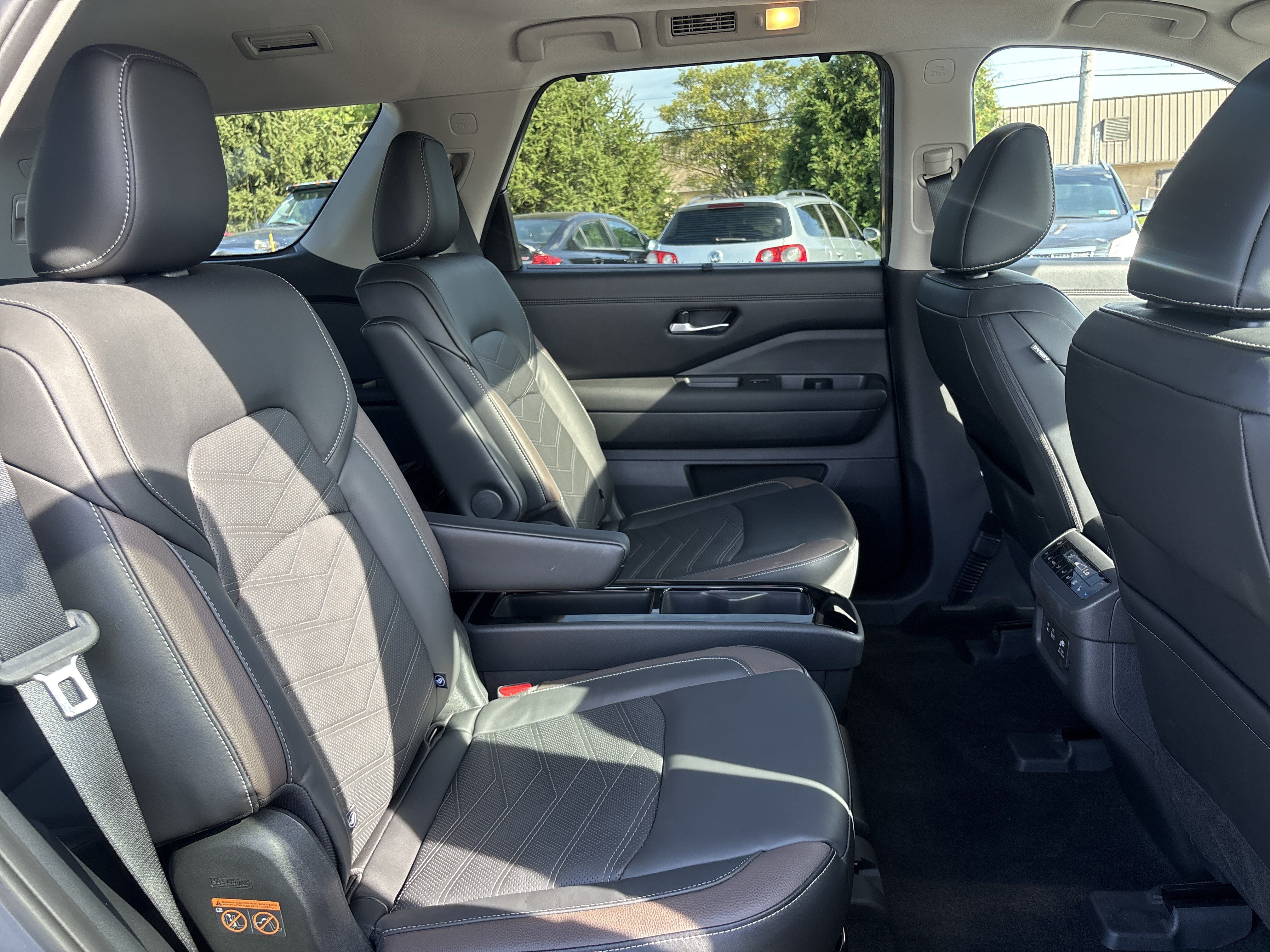 Used 2024 Nissan Pathfinder Platinum AWD/4WD image 31