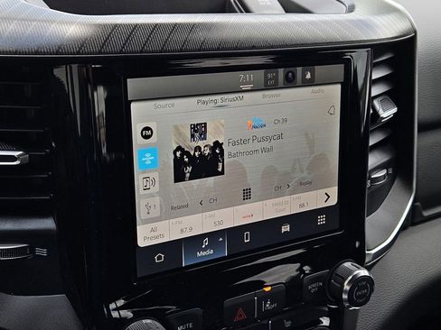 New 2026 RAM 1500 4x4 Crew Cab image 17