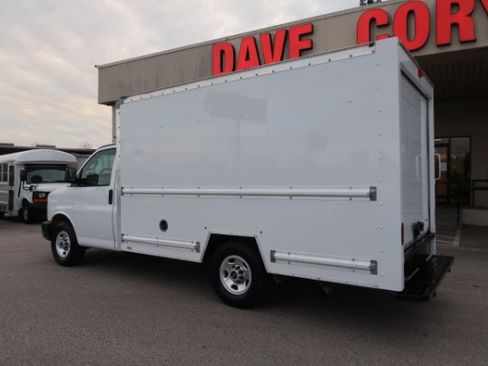 Used 2017 GMC Savana 3500 Savana 12ft Box Van image 7
