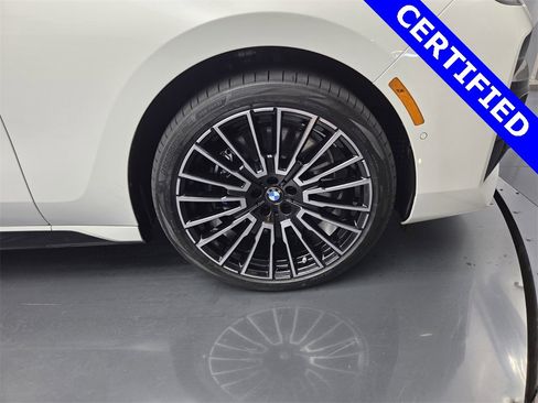 Certified 2025 BMW 760i xDrive image 19