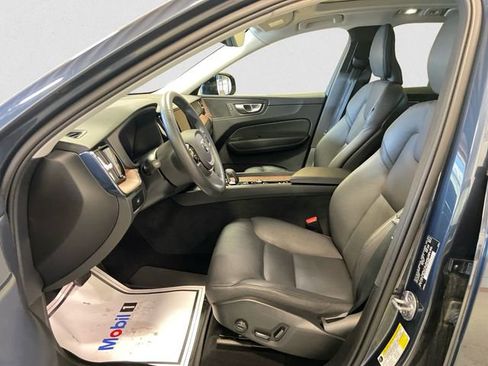Used 2024 Volvo XC60 B5 Plus image 10