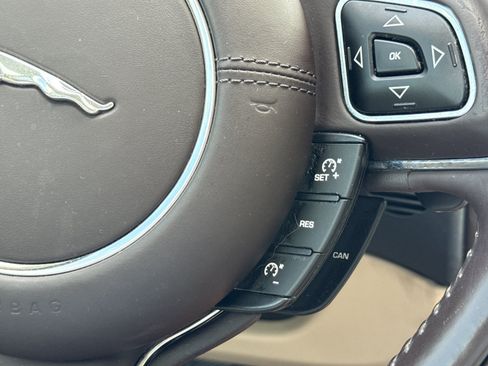 Used 2013 Jaguar XJ L Portfolio RWD image 25