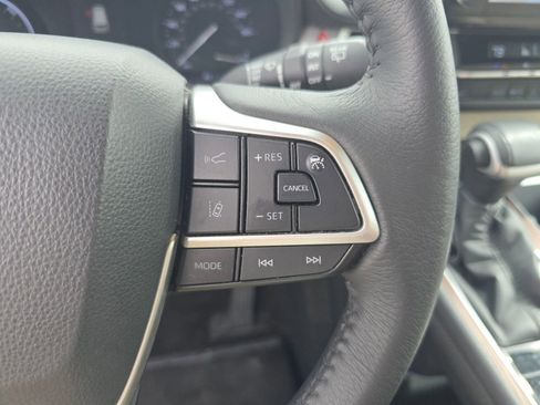 Used 2022 Toyota Sienna XLE w/ XLE Plus Package FWD image 20