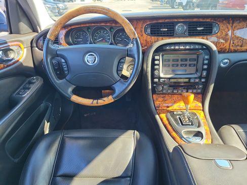 Used 2008 Jaguar XJ8 L RWD image 10