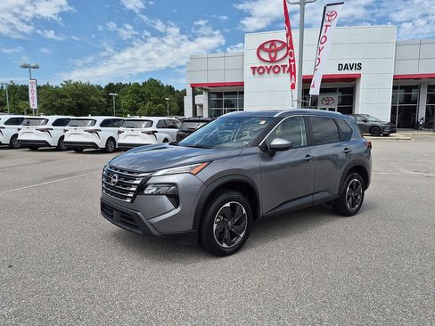 Used 2025 Nissan Rogue SV w/ SV Premium Package FWD image 7