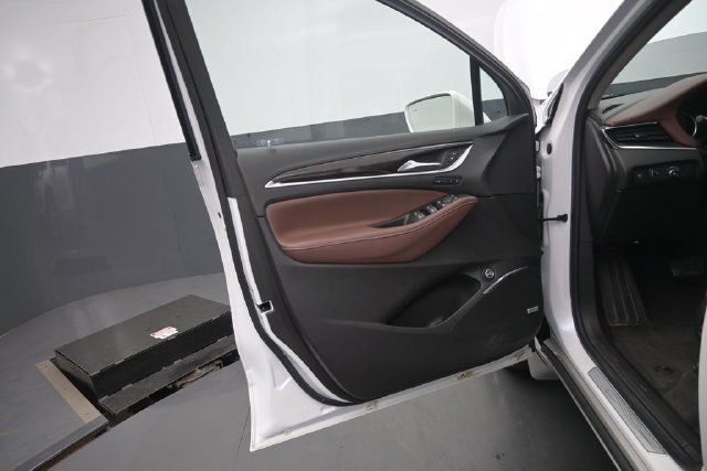 Used 2019 Buick Enclave Avenir w/ Avenir Technology Package AWD/4WD image 12
