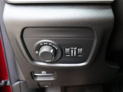 New 2025 Jeep Grand Cherokee Altitude image 12