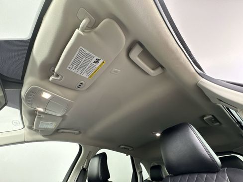 Used 2024 Ford Edge Titanium image 18