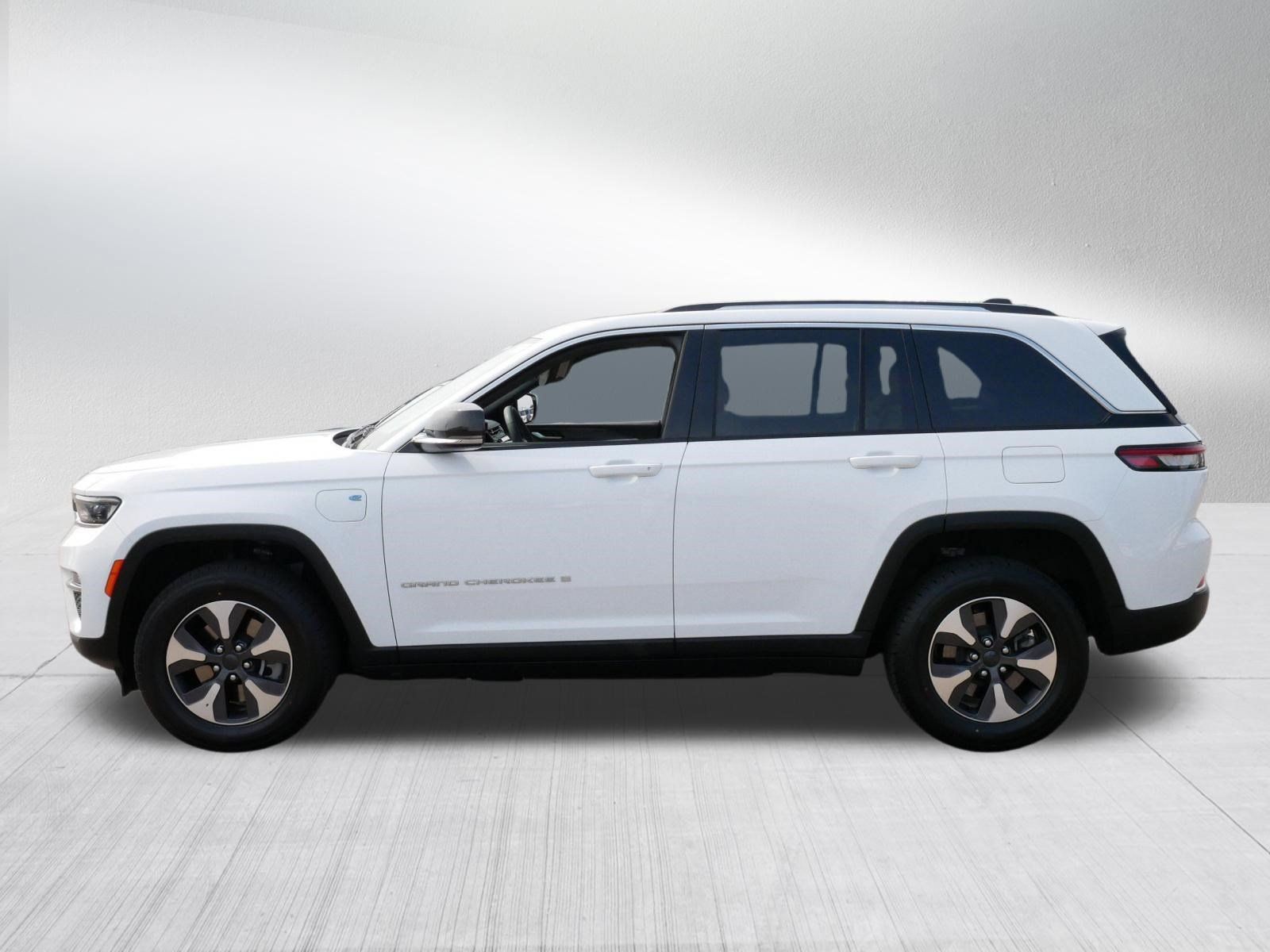 Used 2023 Jeep Grand Cherokee 4WD 4xe image 4
