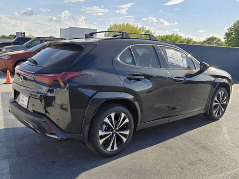 New 2026 Lexus UX 300h FWD image 8