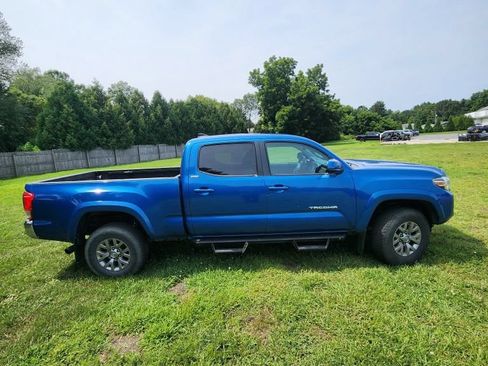 Used 2016 Toyota Tacoma SR5 w/ SR5 Appearance Package (SN) AWD/4WD image 9