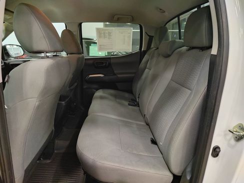 Used 2017 Toyota Tacoma SR5 image 11
